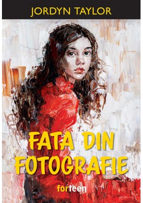 Fata din fotografie